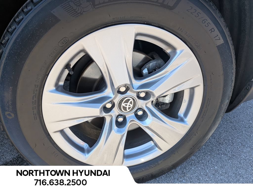Used 2025 Toyota RAV4 XLE AWD/4WD image 42