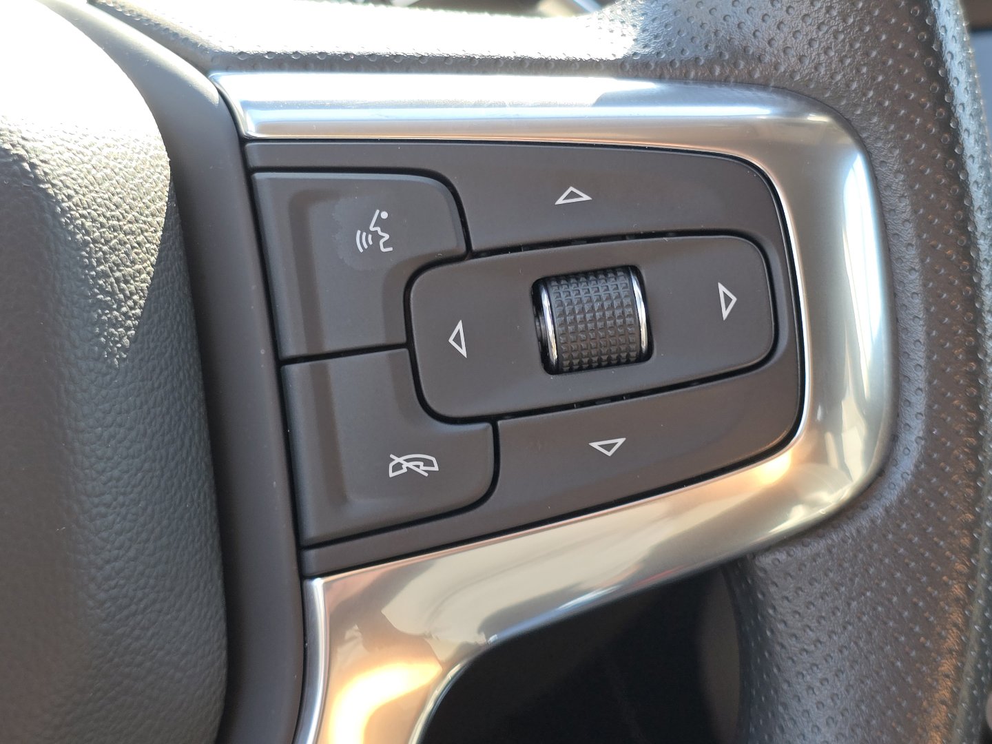 Used 2023 Chevrolet Blazer LT w/ Midnight/Sport Edition FWD image 12