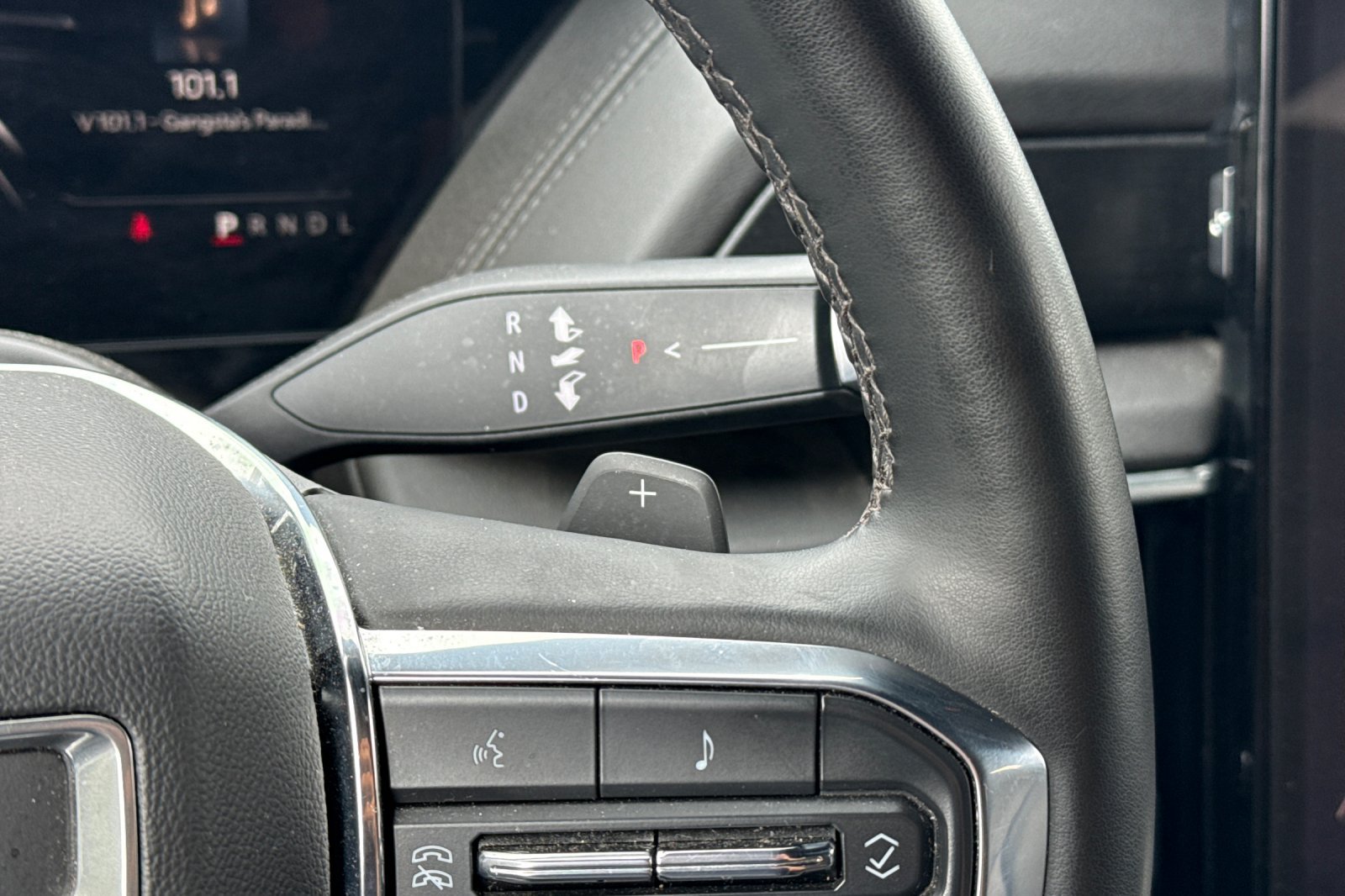 Used 2025 GMC Yukon Denali AWD/4WD image 34