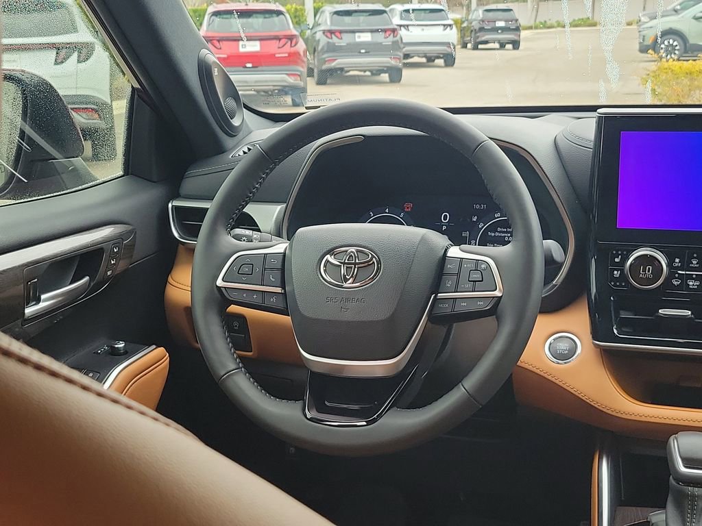 Used 2023 Toyota Highlander Platinum image 22