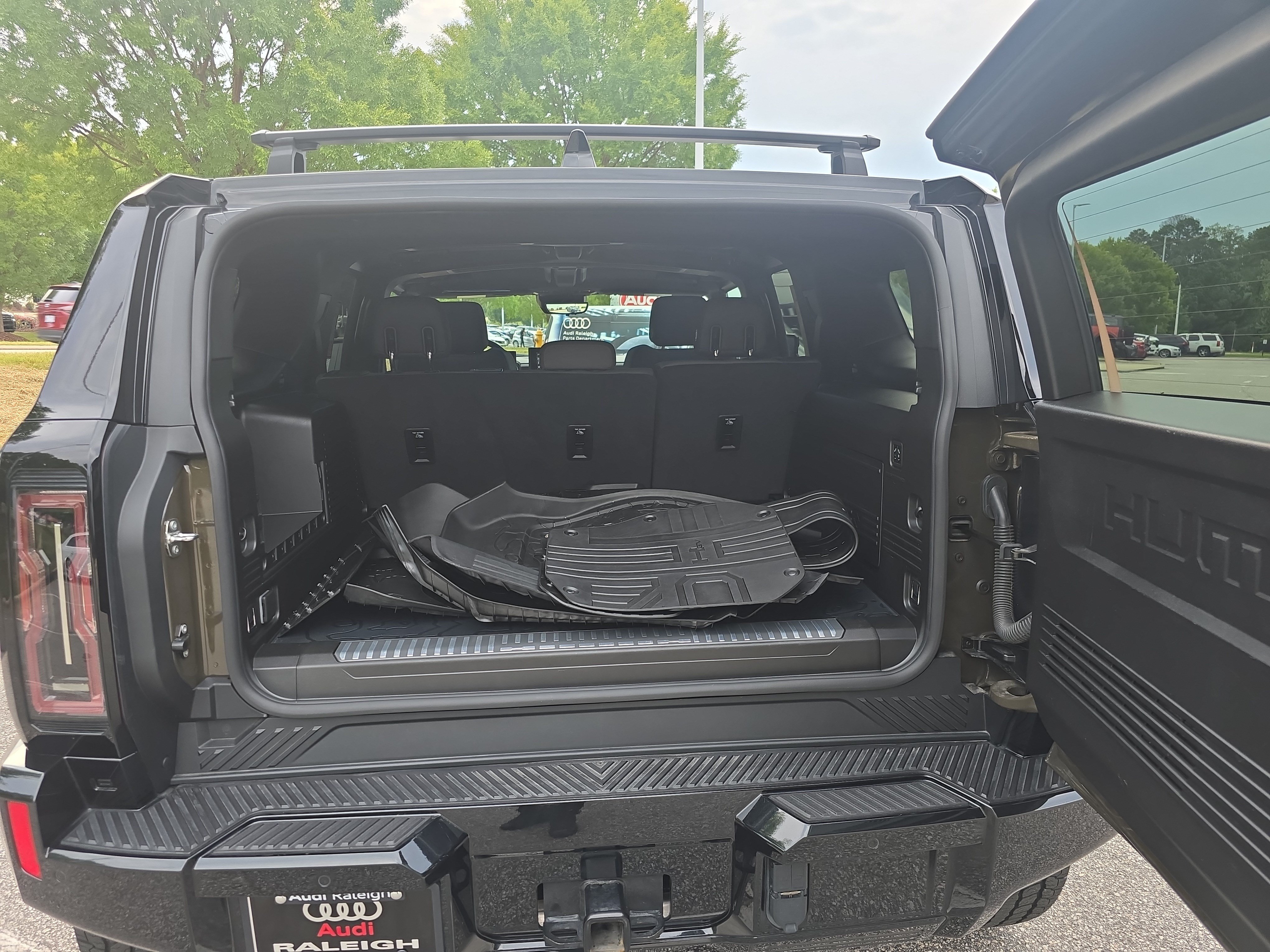 Used 2025 GMC Hummer EV 2X AWD/4WD image 12