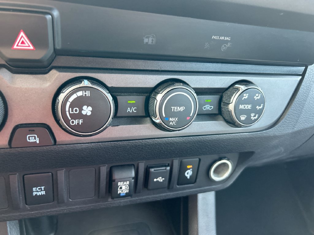 Used 2020 Toyota Tacoma TRD Sport AWD/4WD image 25