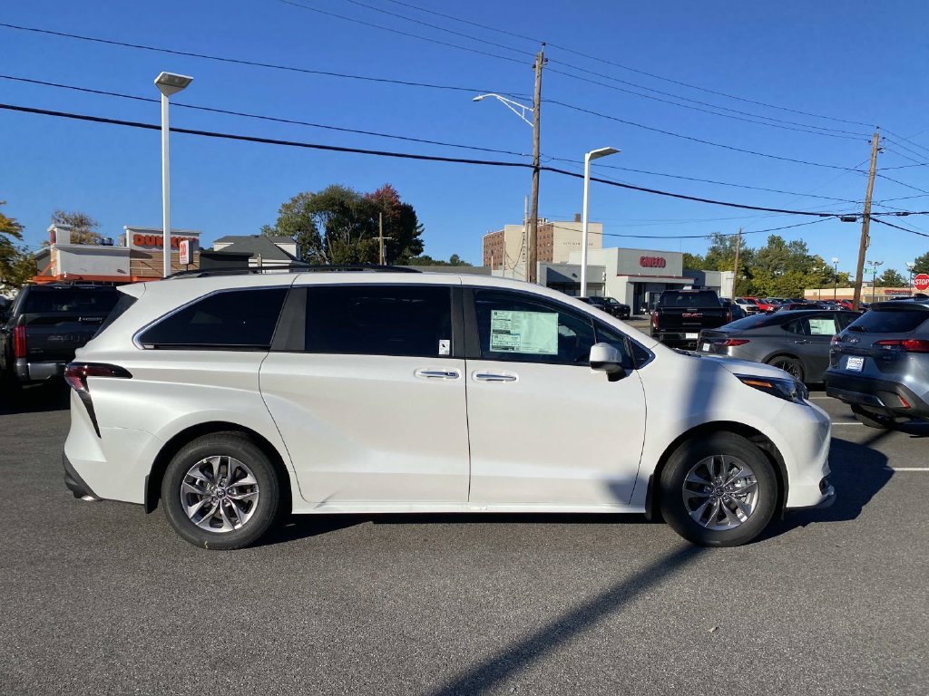 New 2026 Toyota Sienna XLE AWD/4WD image 2