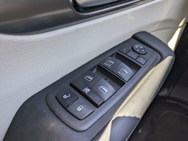 Used 2023 Chrysler Pacifica Touring-L FWD image 24