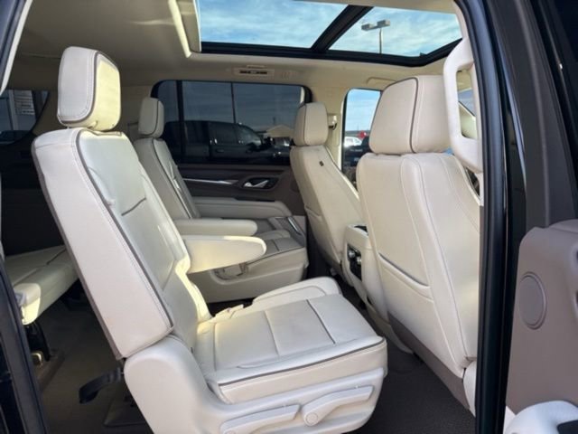 Used 2022 GMC Yukon XL Denali AWD/4WD image 9
