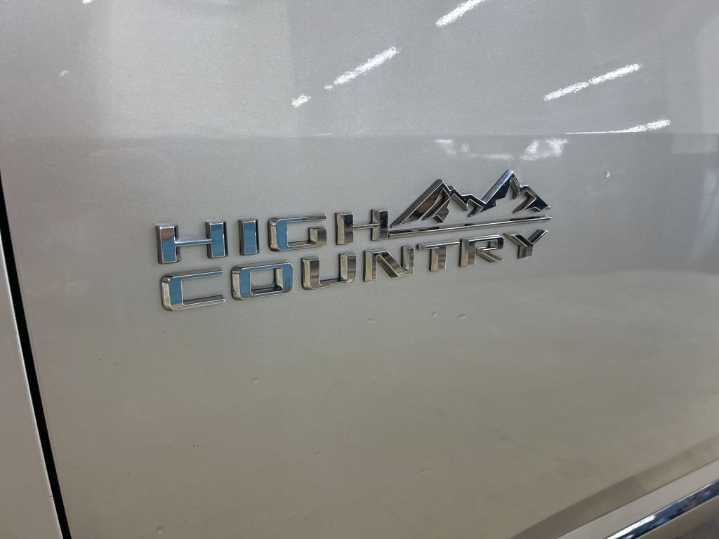 Used 2022 Chevrolet Traverse High Country AWD/4WD image 16