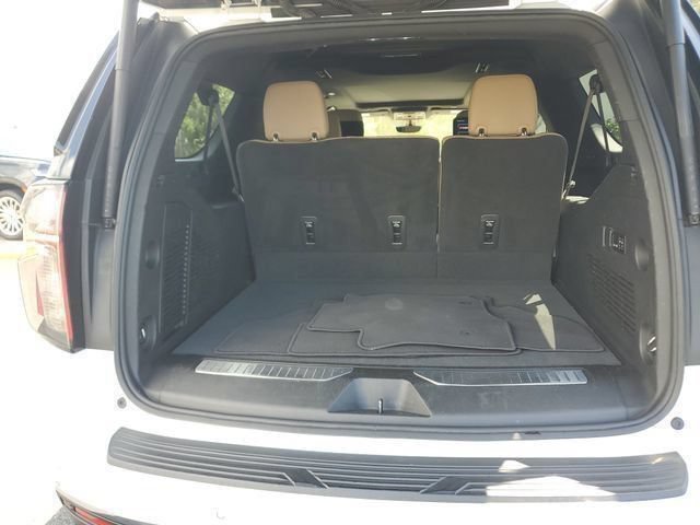 Used 2022 Chevrolet Suburban Premier w/ Premium Package AWD/4WD image 27