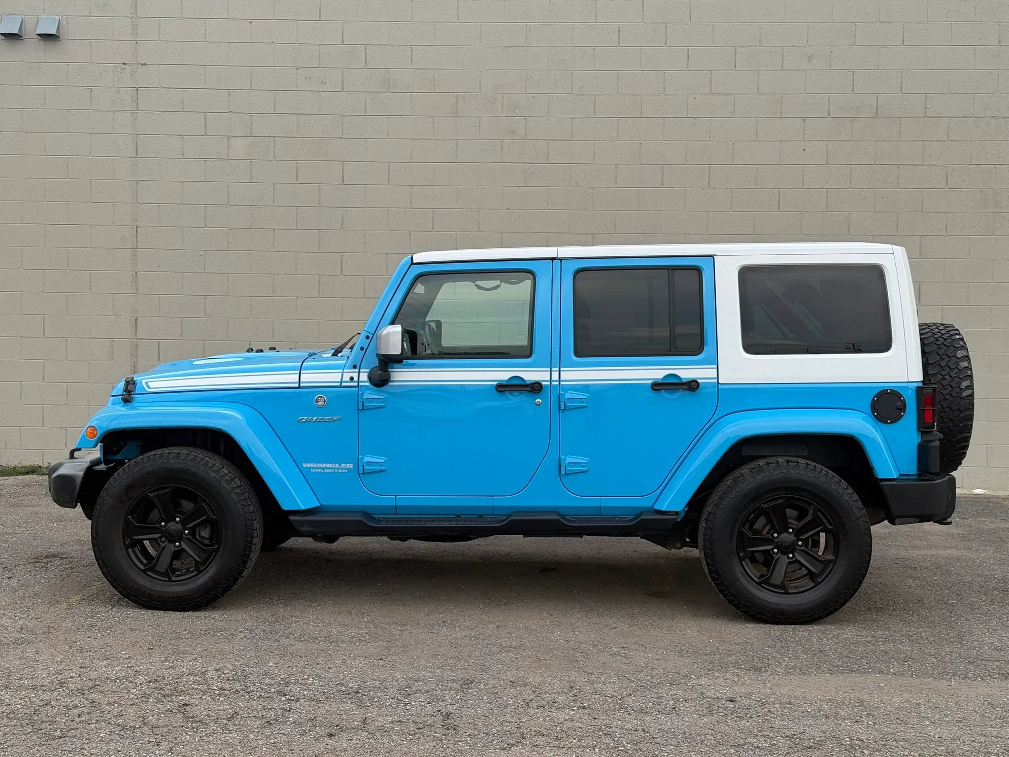 Used 2017 Jeep Wrangler Unlimited Sahara w/ Quick Order Package 23E Chief AWD/4WD image 2