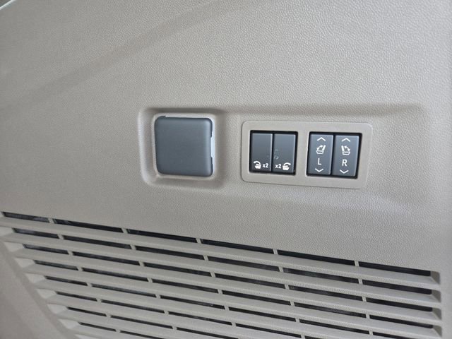 New 2026 GMC Yukon XL Denali w/ Denali Reserve Package image 20