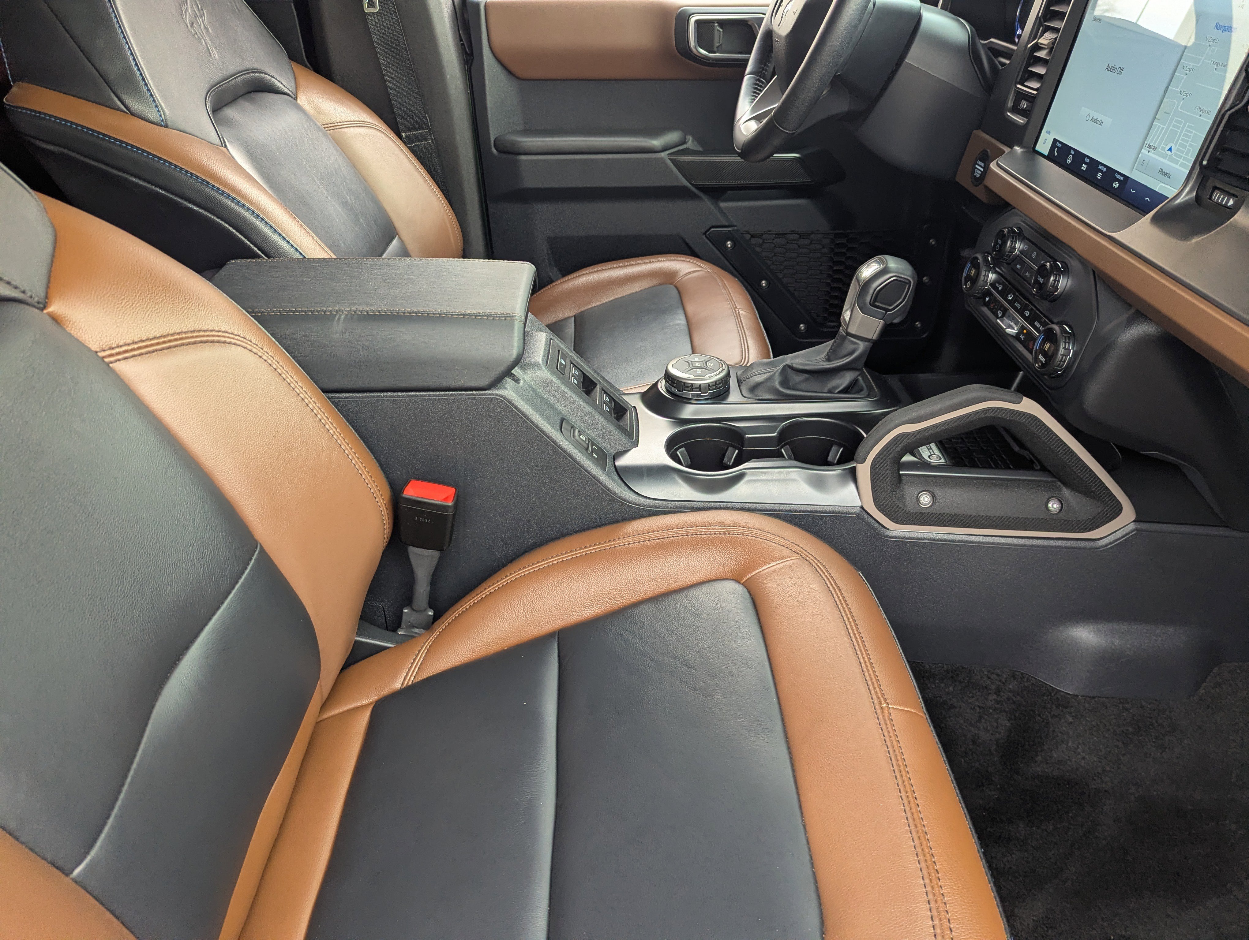 Used 2024 Ford Bronco Outer Banks image 9