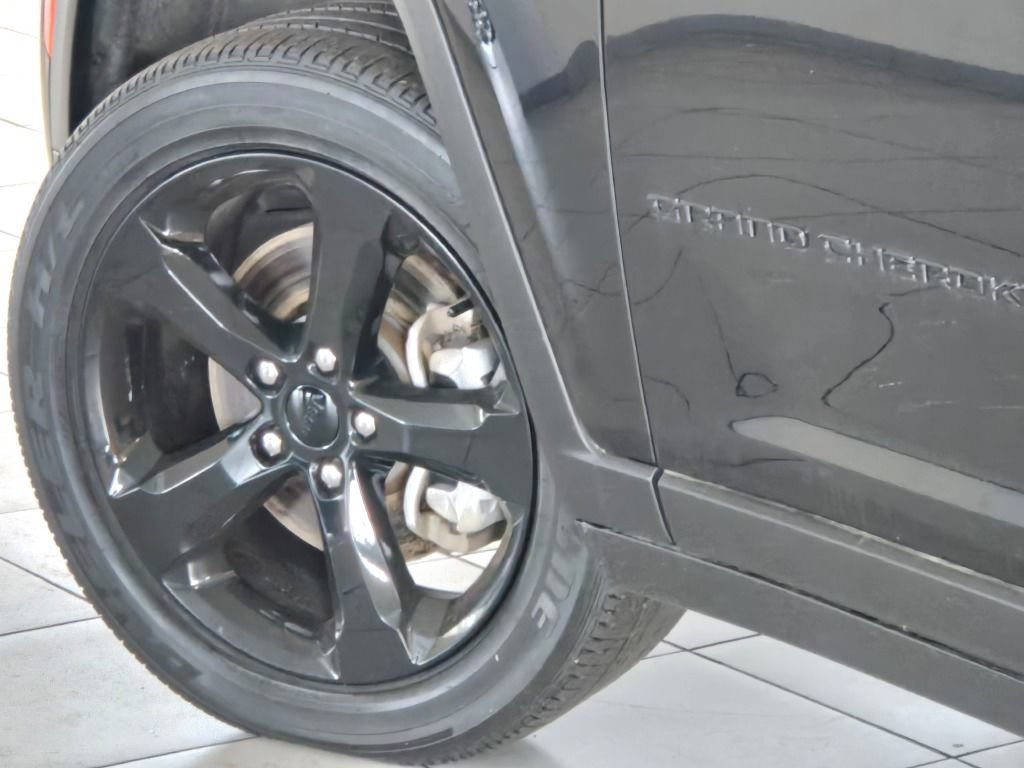 Used 2023 Jeep Grand Cherokee L Laredo AWD/4WD image 16