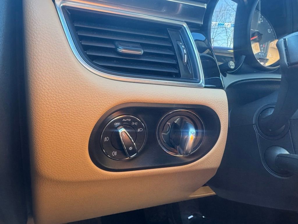 Used 2017 Porsche Macan S image 21