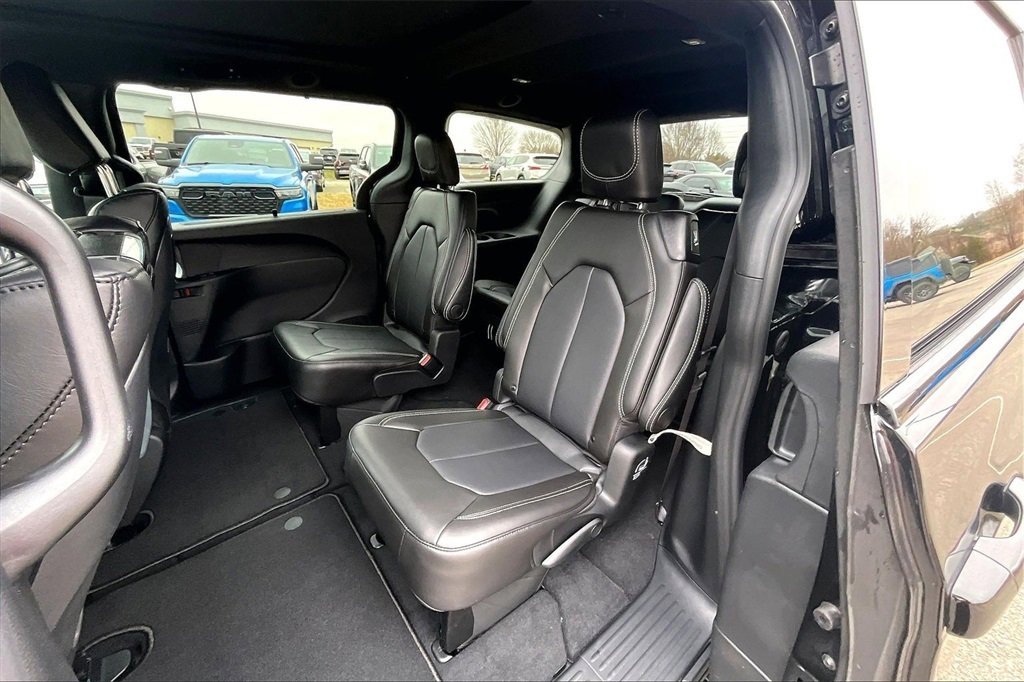 New 2026 Chrysler Pacifica Select image 10
