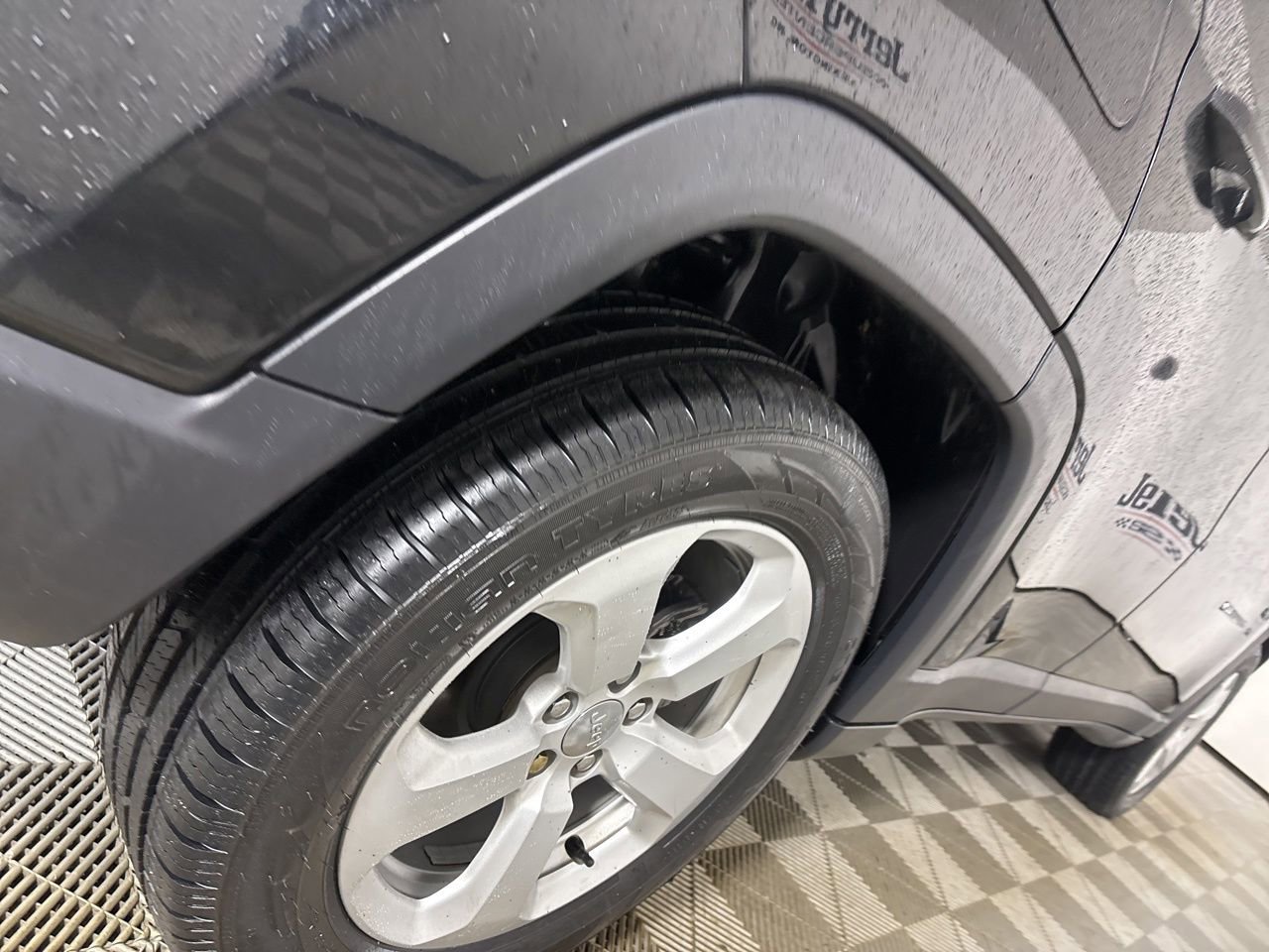 Used 2020 Jeep Compass Latitude image 30