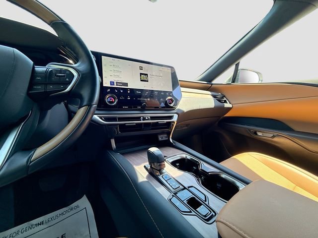 Used 2025 Lexus RX 350 Premium w/ Accessory Package (Z1) FWD image 29