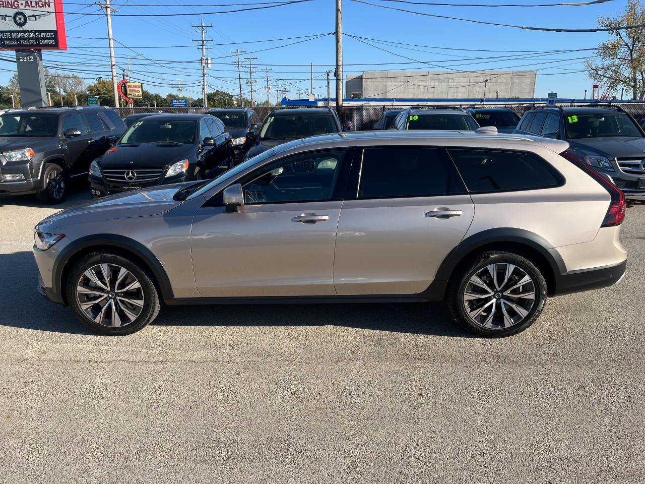Used 2024 Volvo V90 B6 Cross Country Plus w/ Climate Package AWD/4WD image 2