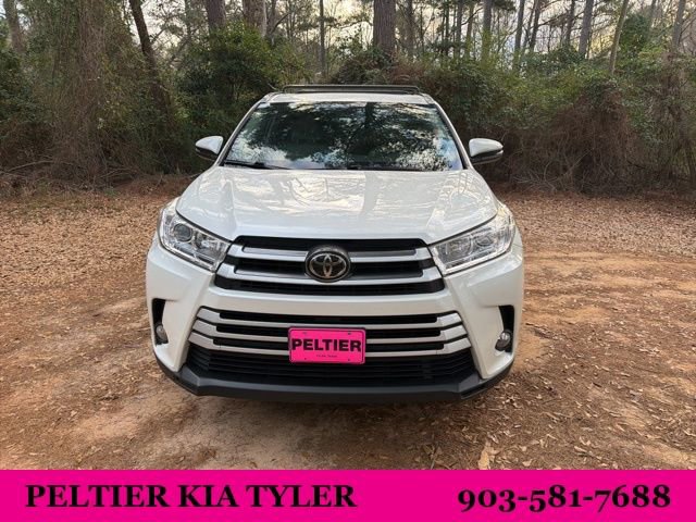 Used 2019 Toyota Highlander SE image 2