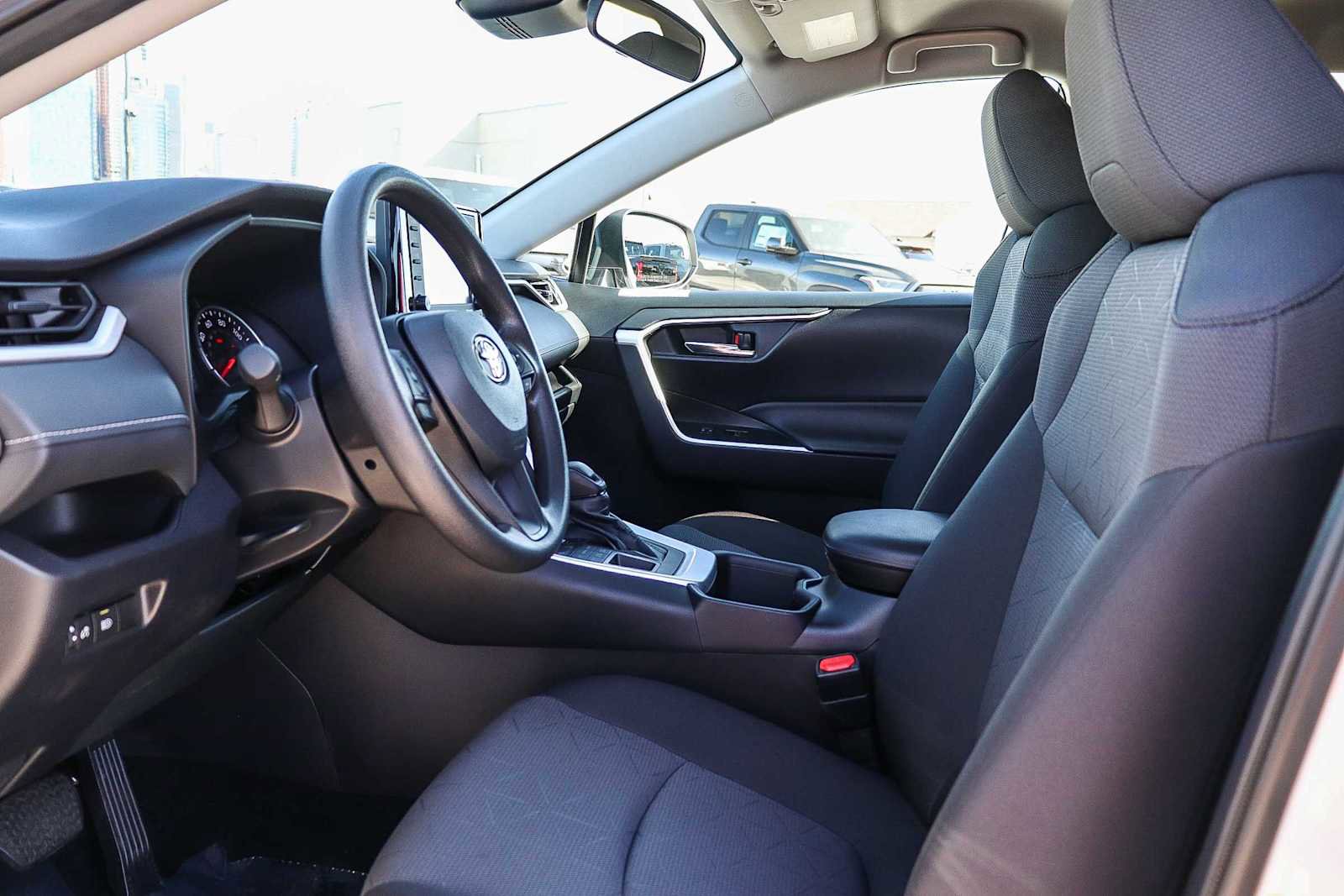 Used 2022 Toyota RAV4 XLE image 24