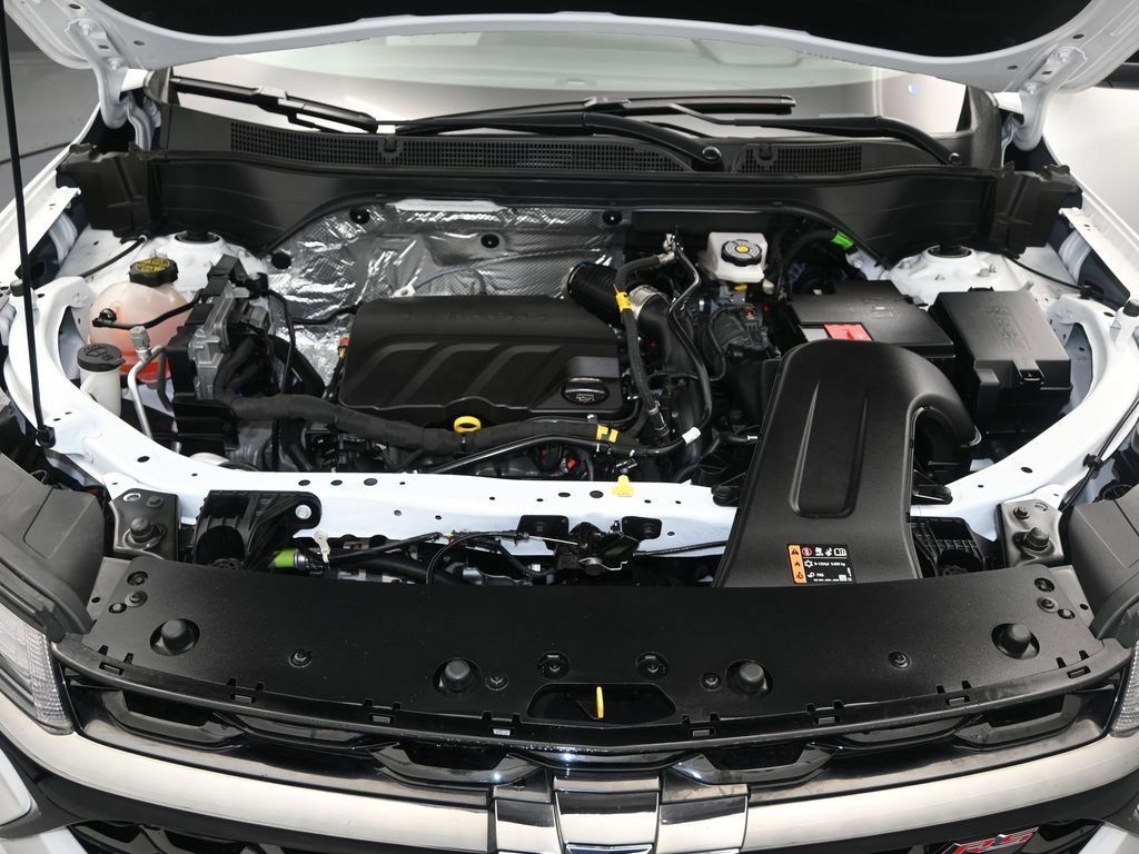 Used 2025 Chevrolet Trax RS w/ Driver Confidence Package image 16