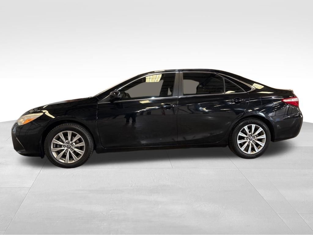 Used 2017 Toyota Camry XLE w/ Moonroof Package image 2