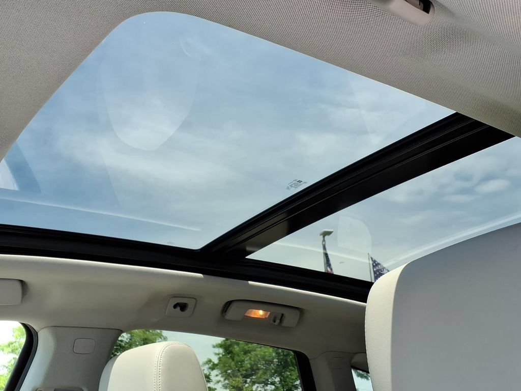 Used 2015 Cadillac SRX Luxury FWD image 4