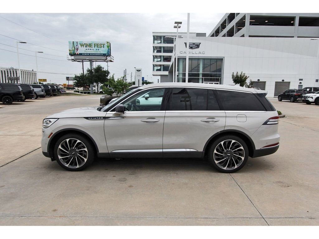 Used 2020 Lincoln Aviator Reserve w/ Equipment Group 202A image 3