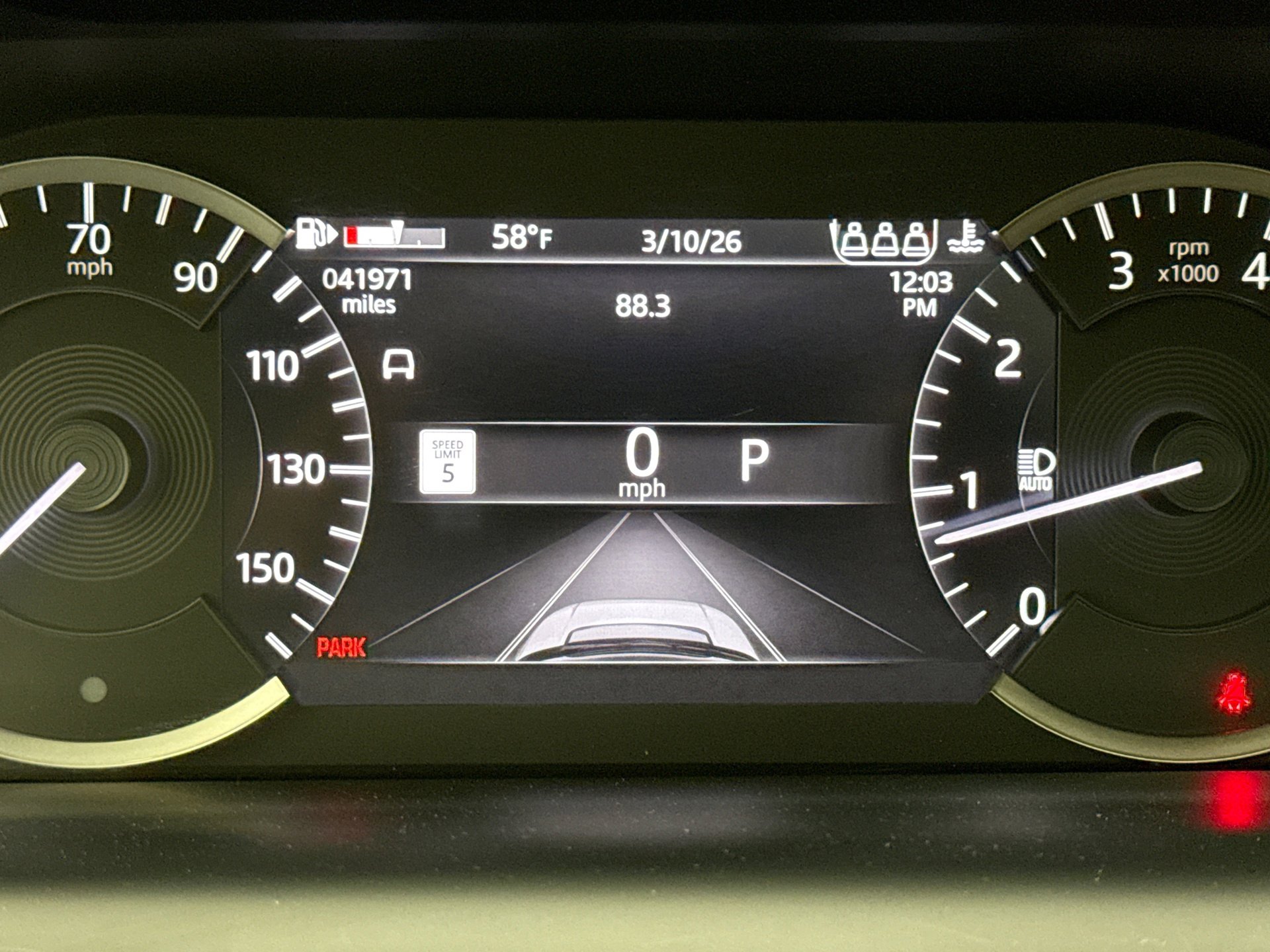 Used 2023 Land Rover Discovery Sport SE R-Dynamic image 13