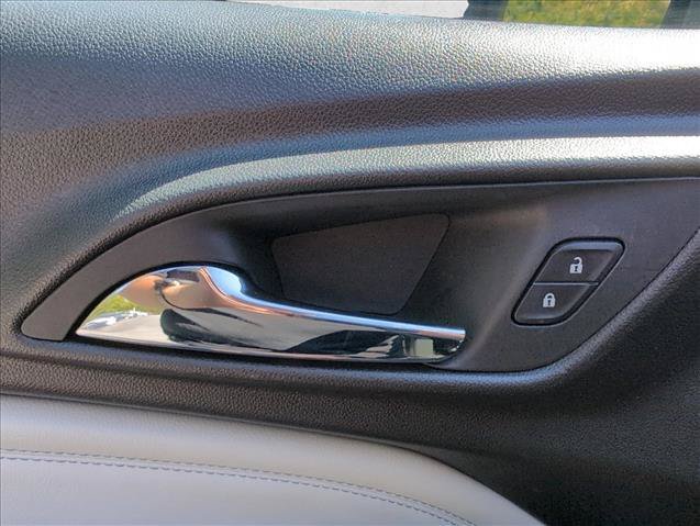 Used 2025 Chevrolet Trax LT FWD image 13