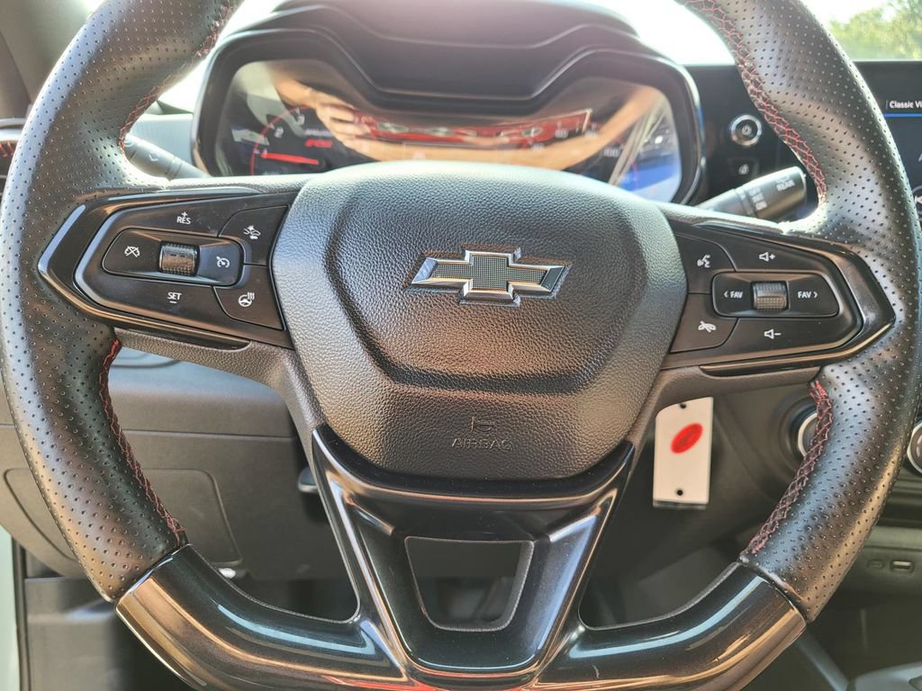 Used 2024 Chevrolet Trax RS FWD image 24