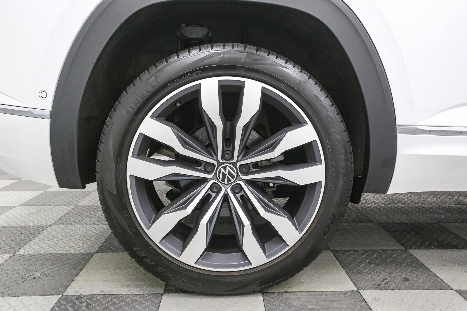 Certified 2023 Volkswagen Atlas Cross Sport SEL Premium R-Line image 20