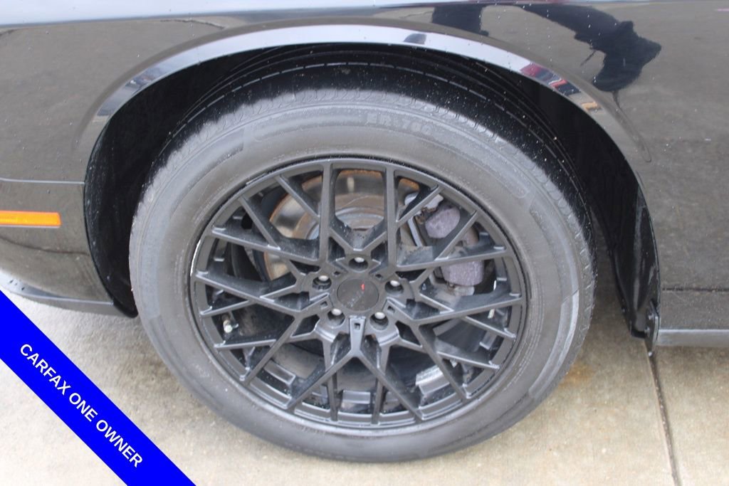 Used 2019 Dodge Challenger SXT image 11