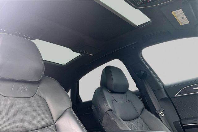 Used 2024 Audi S8 w/ S8 Comfort Plus Package AWD/4WD image 17