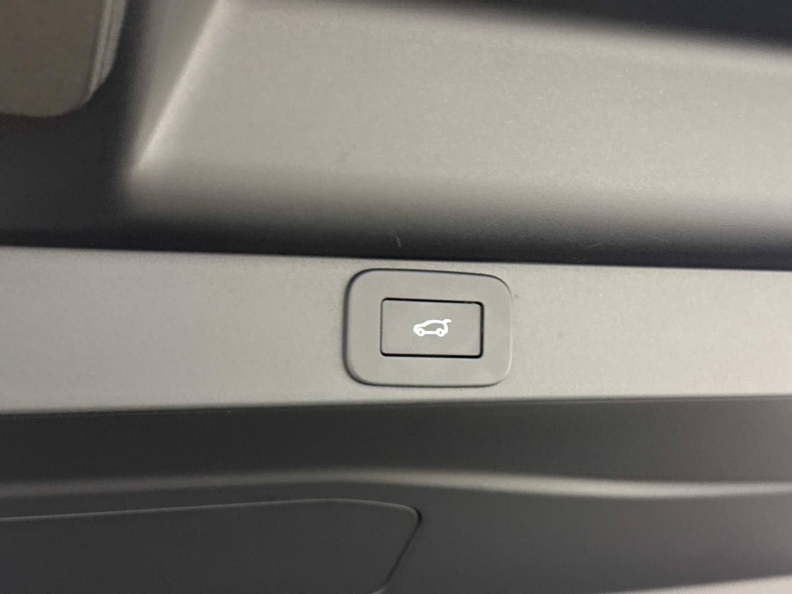 Used 2025 Land Rover Range Rover Long Wheelbase SE AWD/4WD image 12