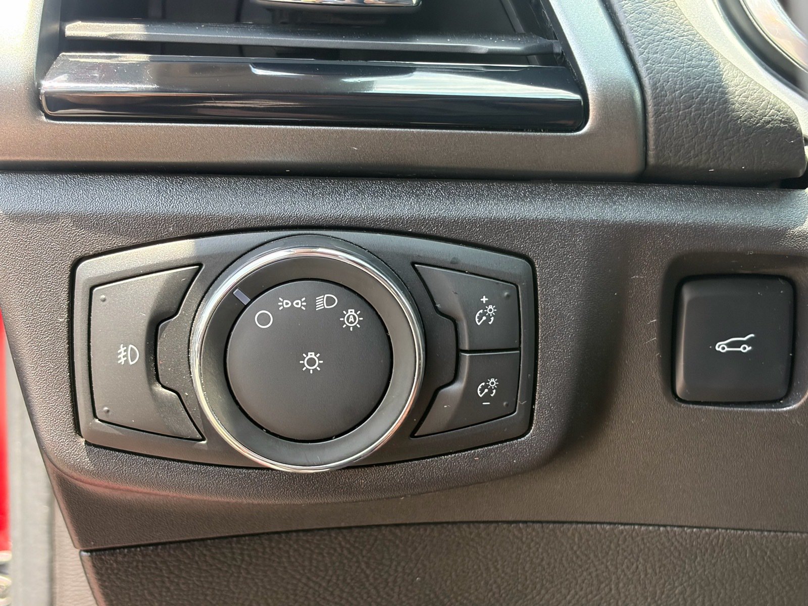 Used 2016 Ford Fusion SE AWD/4WD image 23