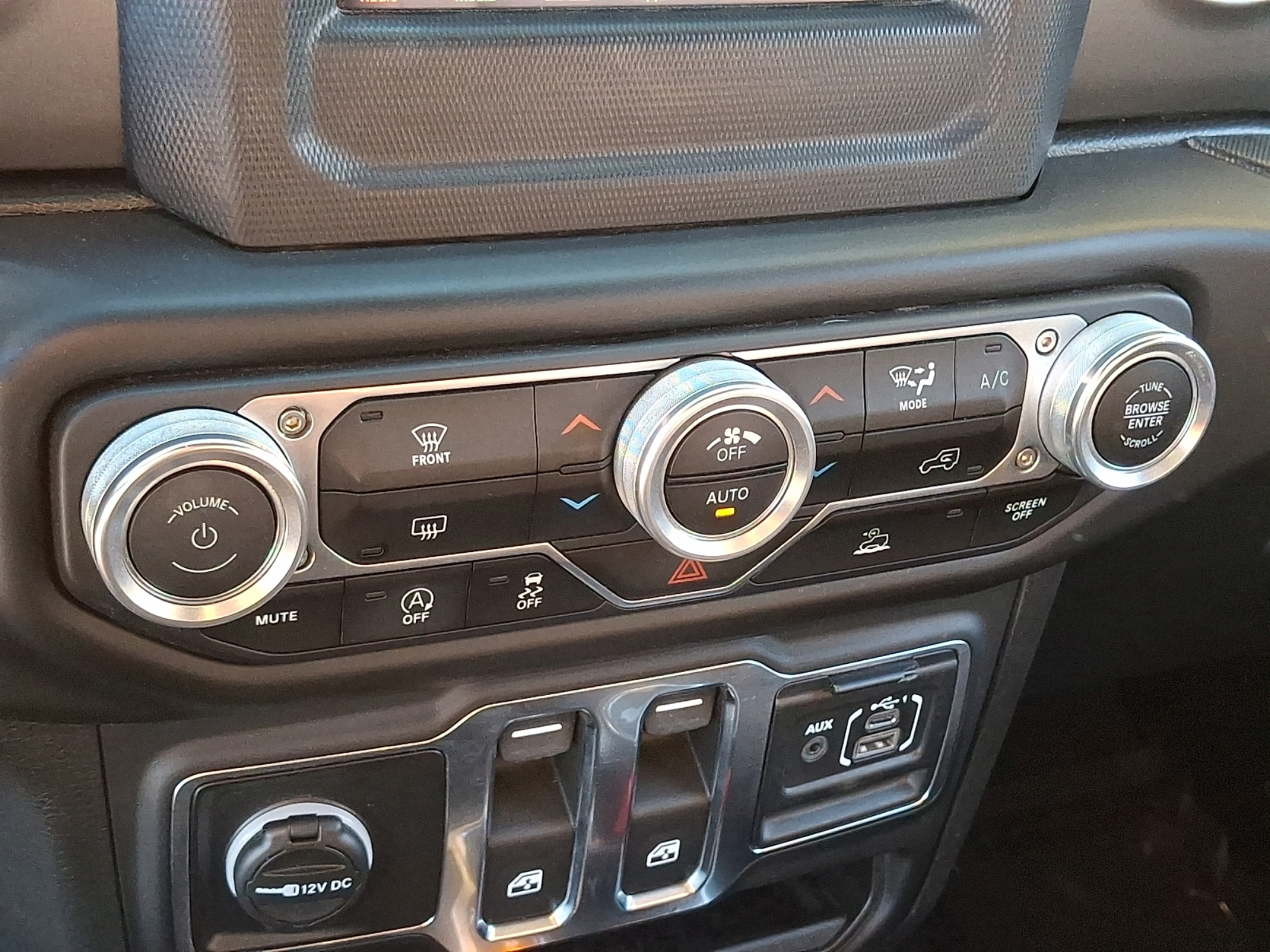 Certified 2021 Jeep Wrangler Sport AWD/4WD image 14