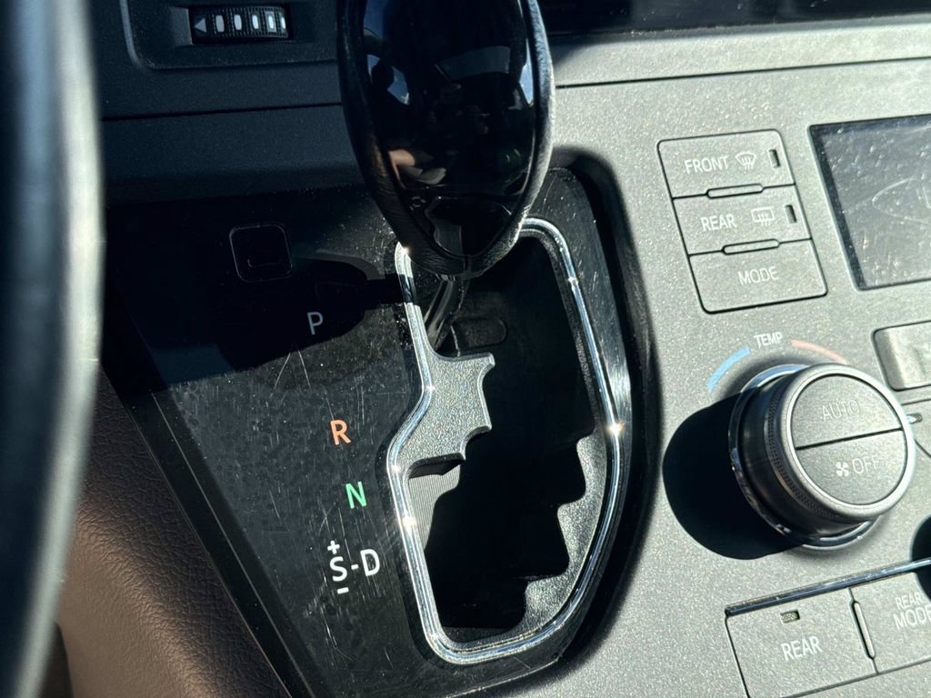 Used 2015 Toyota Sienna XLE AWD/4WD image 42