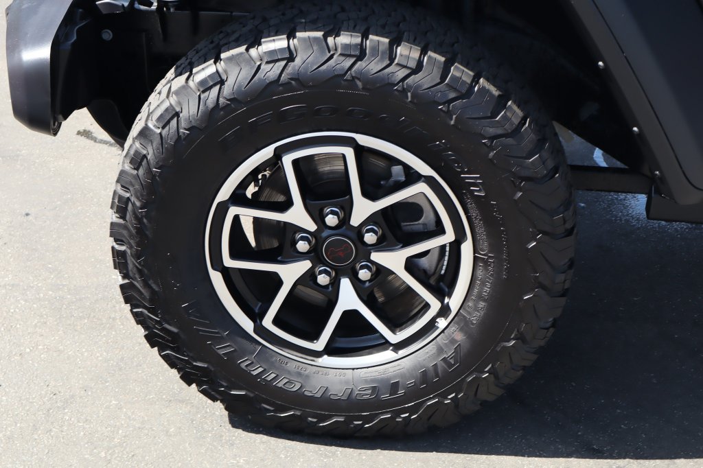 Certified 2025 Jeep Wrangler Unlimited Rubicon w/ Convenience Group AWD/4WD image 14