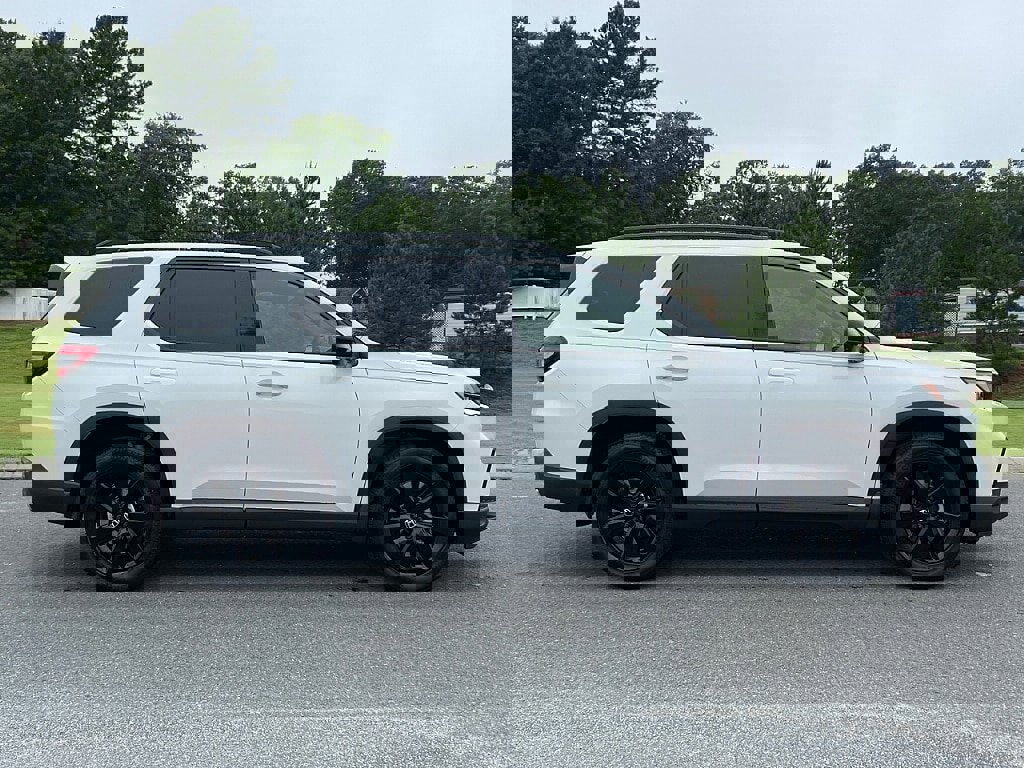 New 2025 Honda Pilot Black Edition image 2