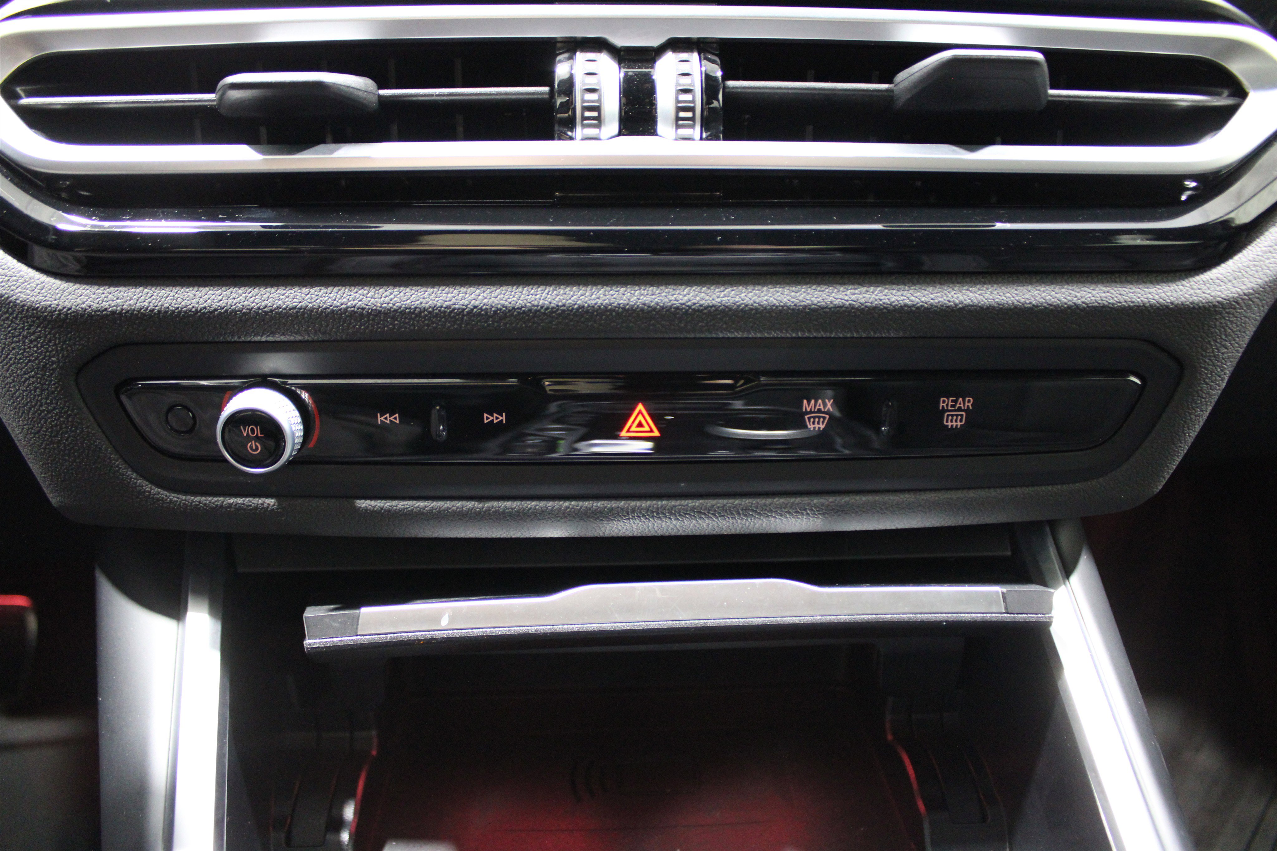 Used 2023 BMW 330i Sedan w/ M Sport Package image 22