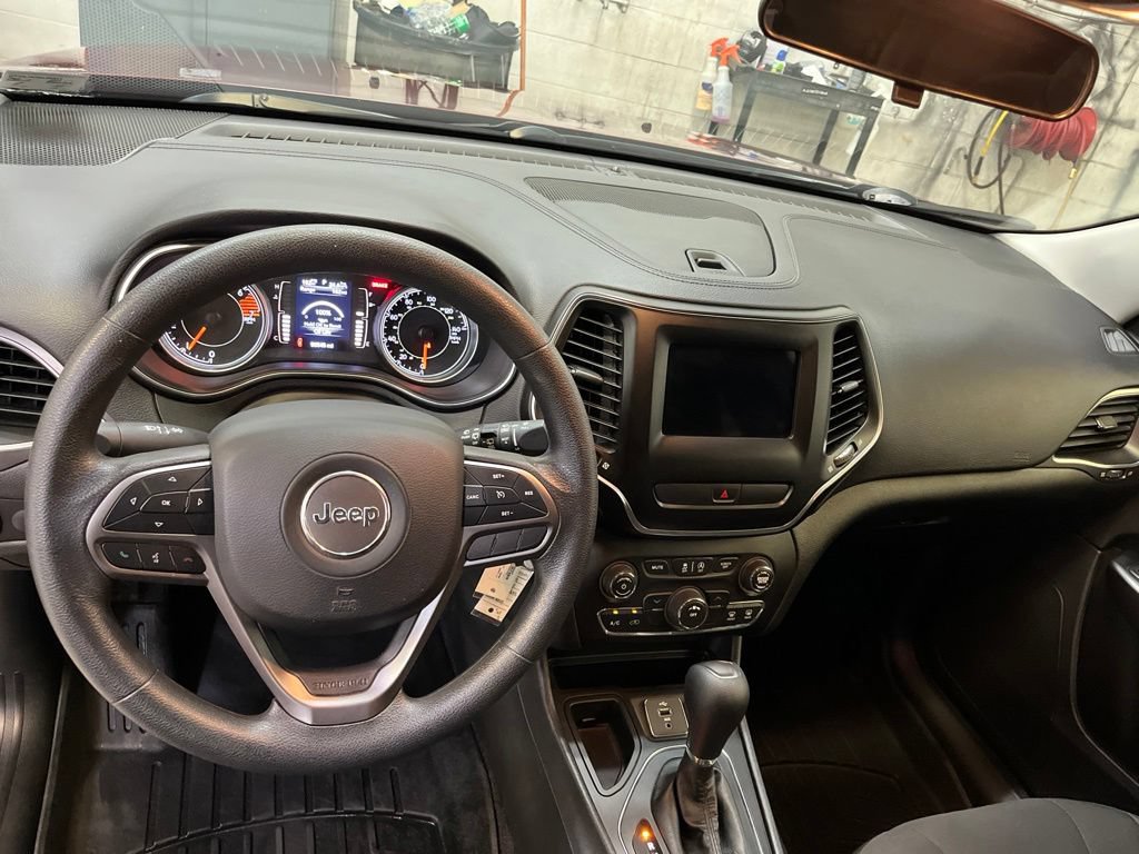 Used 2019 Jeep Cherokee Latitude w/ Popular Appearance Group FWD image 18