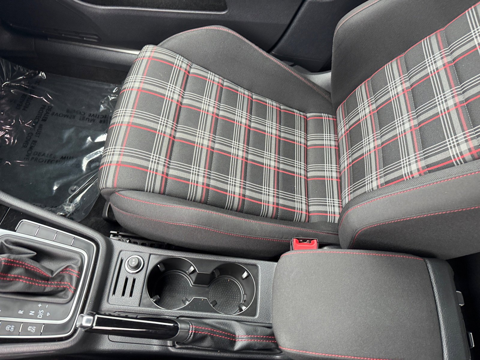 Used 2018 Volkswagen Golf 4-Door image 14