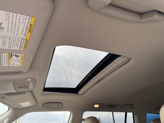 Used 2024 Nissan Armada Platinum w/ Captain's Chairs Package image 18