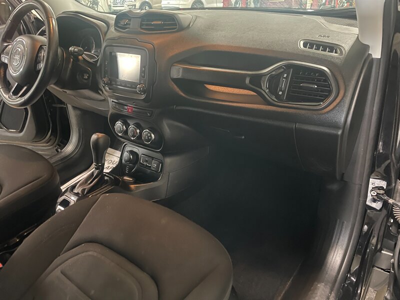 Used 2017 Jeep Renegade Altitude AWD/4WD image 19