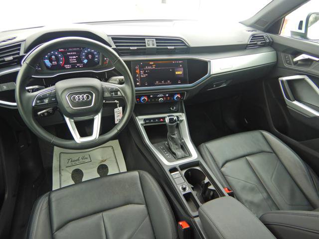 Used 2025 Audi Q3 2.0T Premium image 2