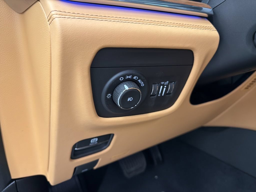 New 2026 Jeep Grand Cherokee Summit AWD/4WD image 18