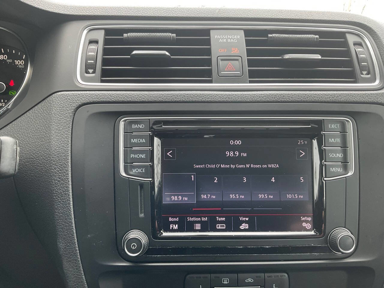 Used 2017 Volkswagen Jetta SE image 15