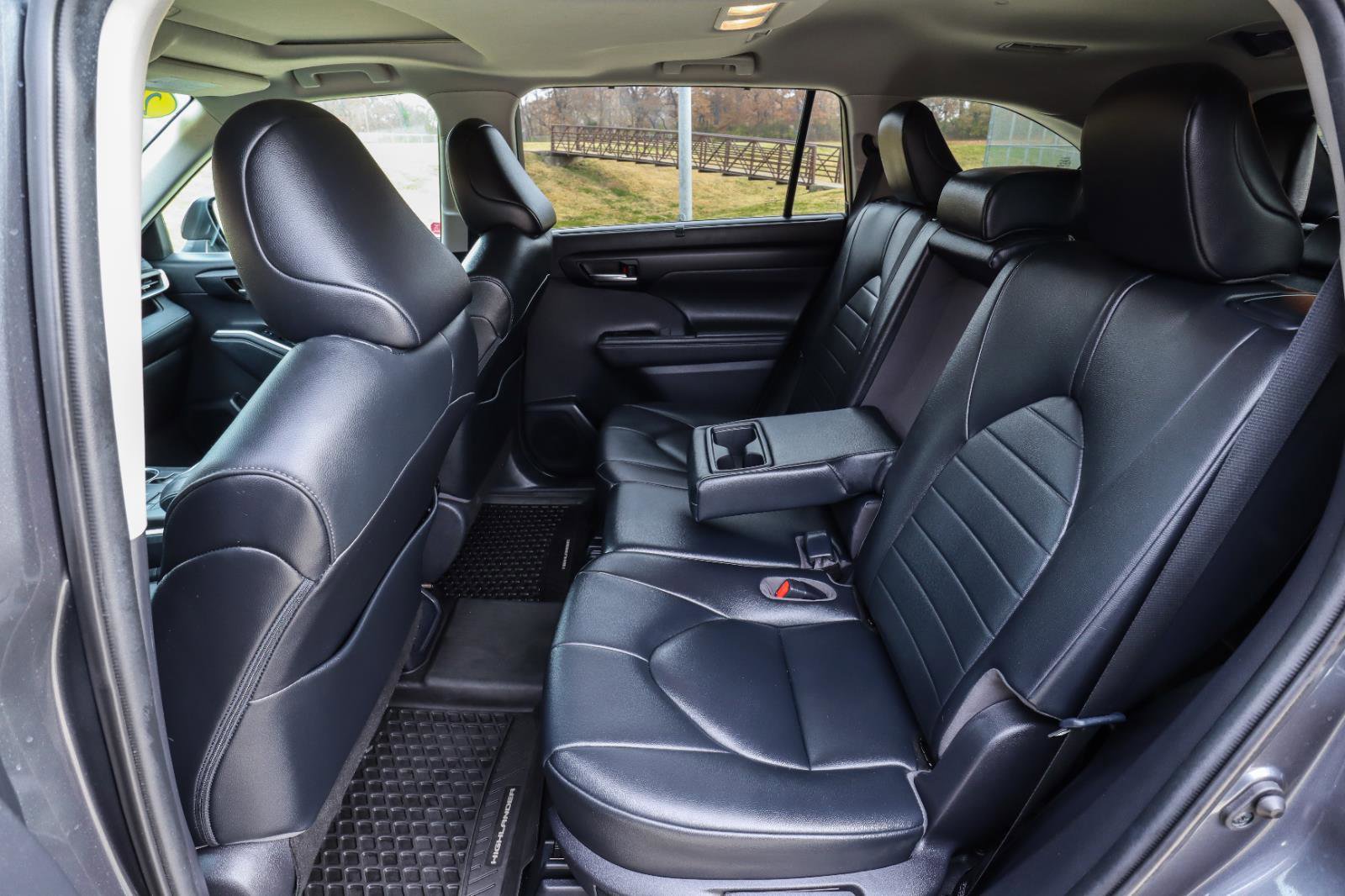 Used 2020 Toyota Highlander XLE image 43