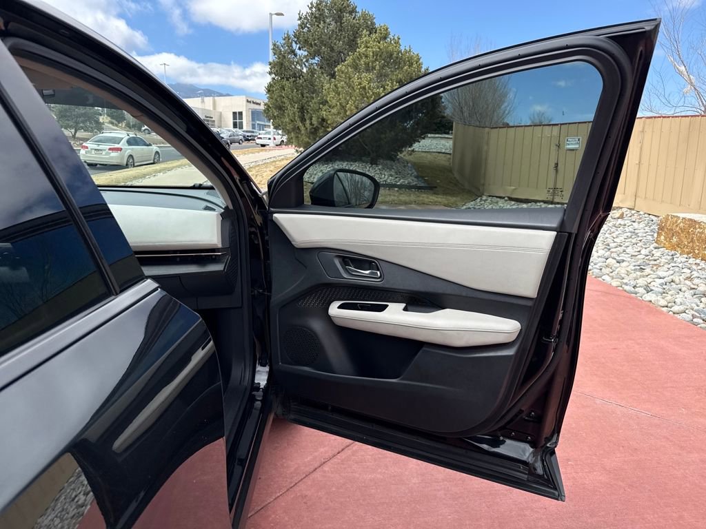 Used 2023 Nissan Ariya FWD image 26