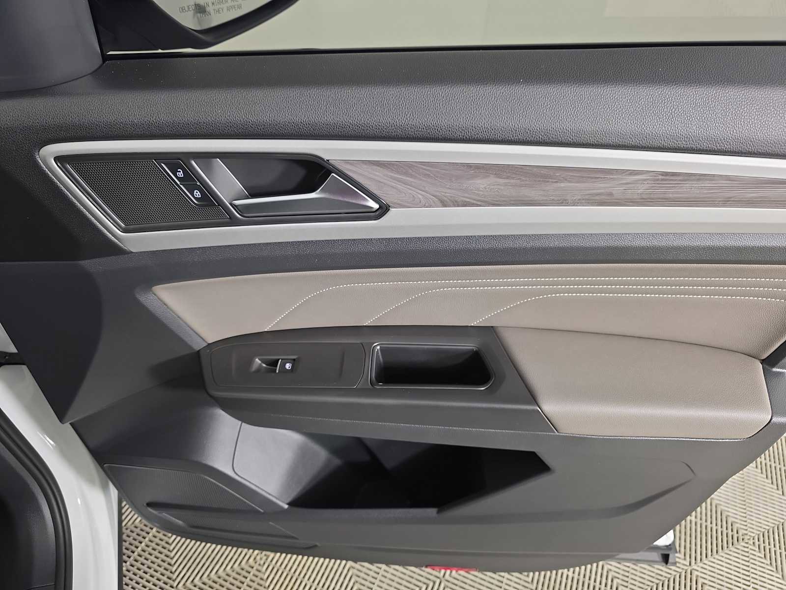 Used 2023 Volkswagen Atlas Cross Sport SE w/ Panoramic Sunroof Package image 32