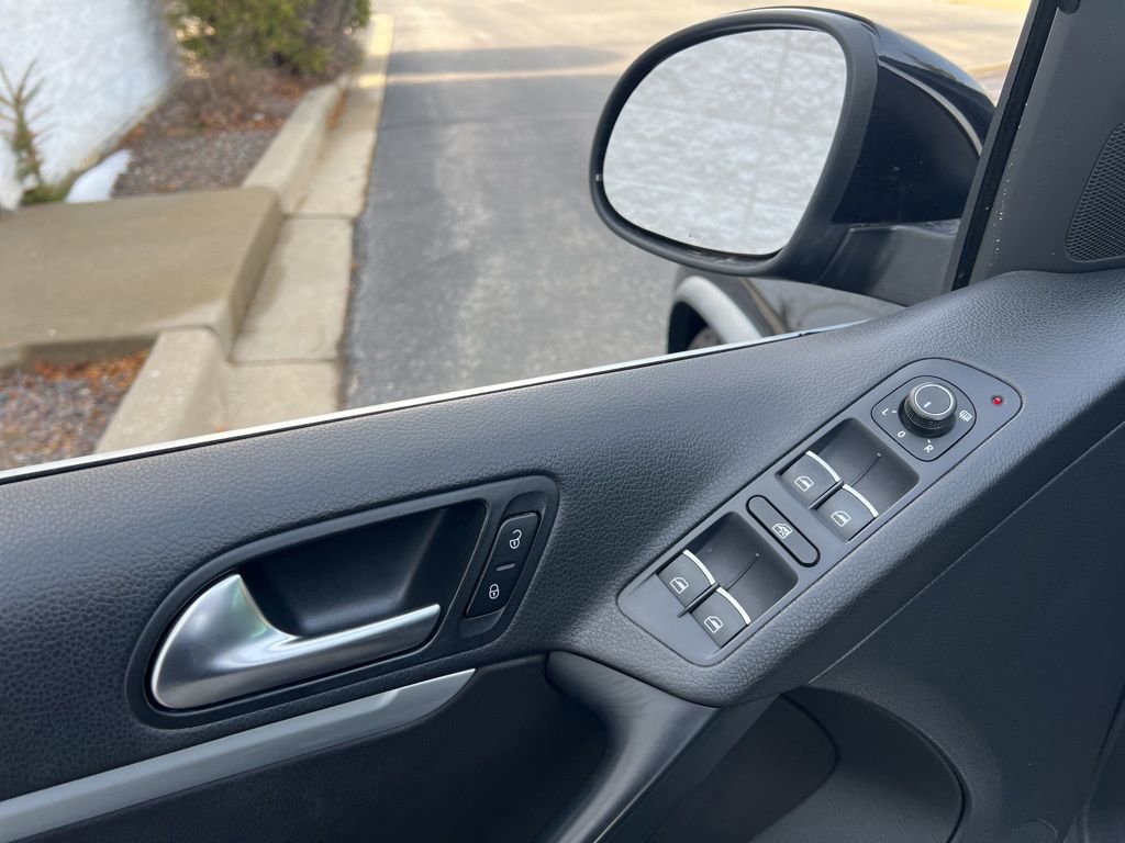 Used 2016 Volkswagen Tiguan R-Line FWD image 9